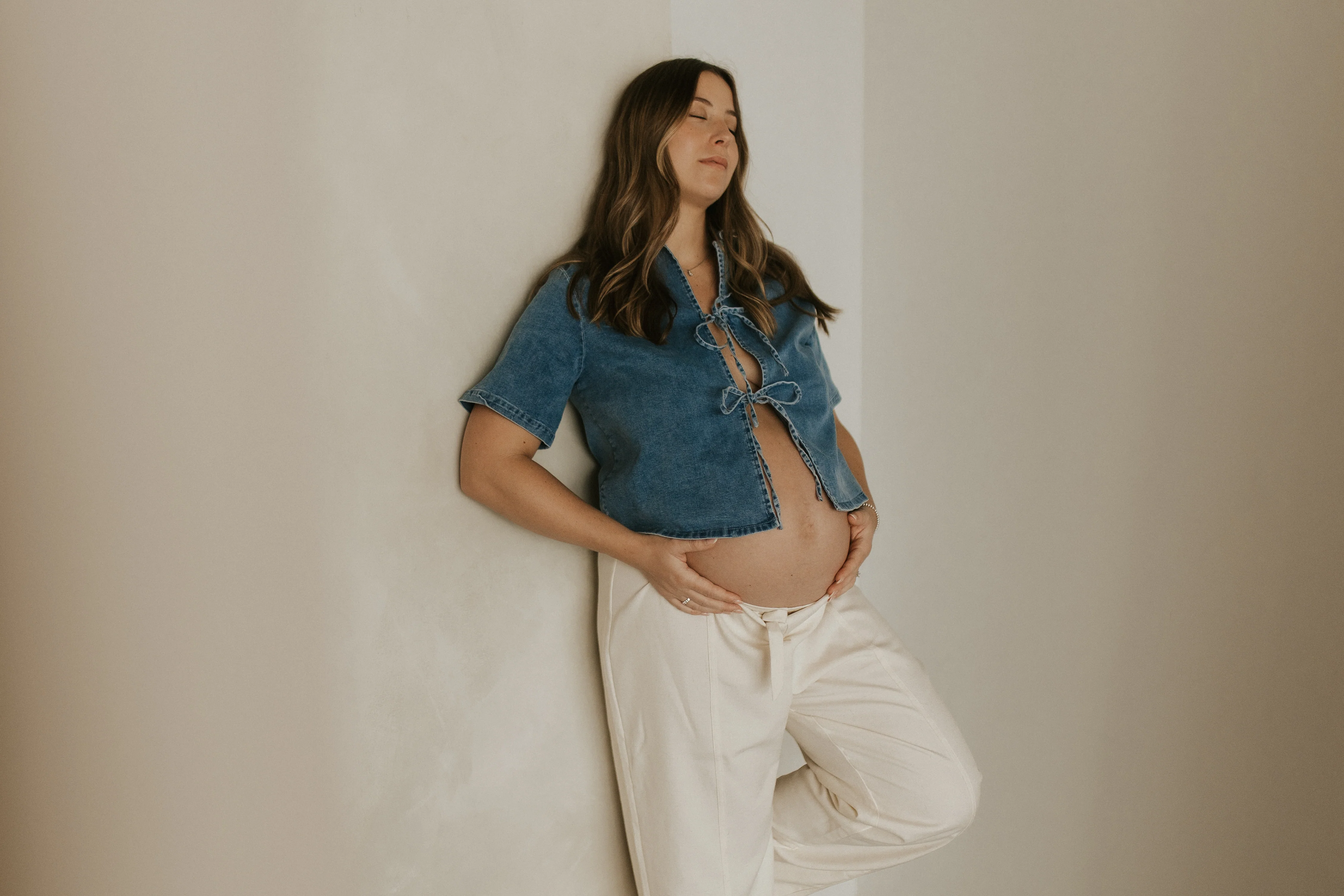 Élégance intemporelle pour futures mamans