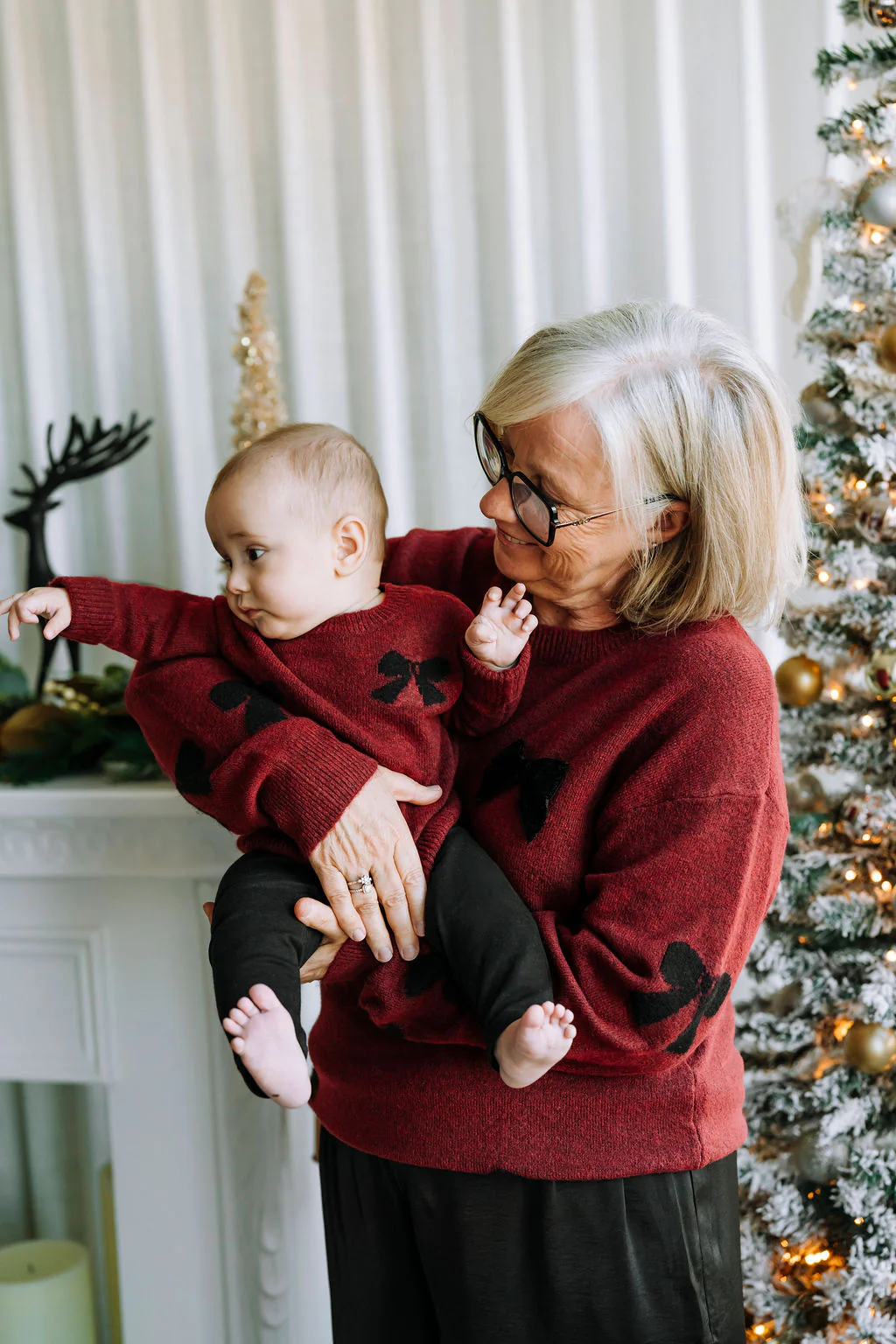 Chandail à boucles - cerise noir - Image 6