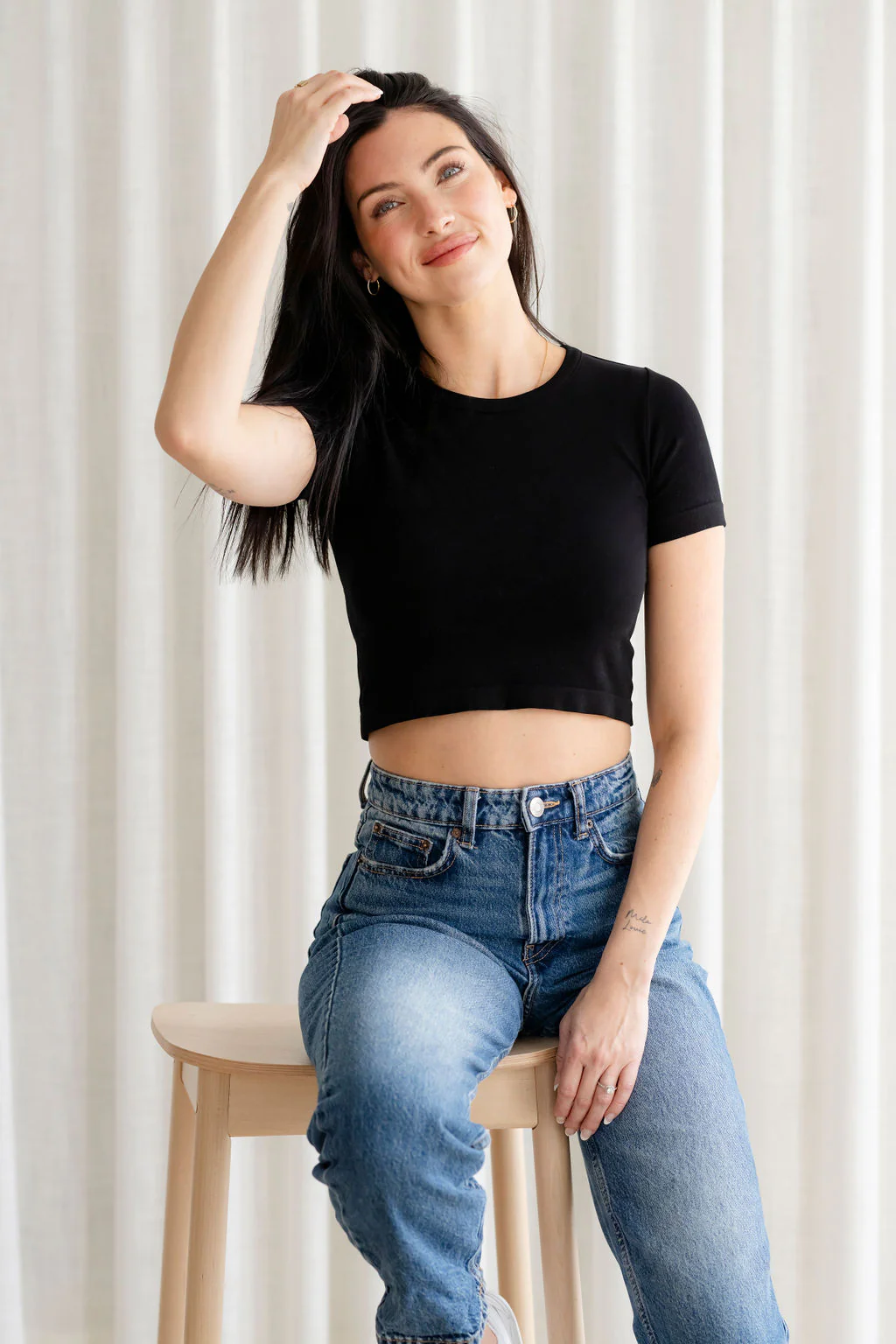 Crop top à manches courtes en bambou - noir - Image 3