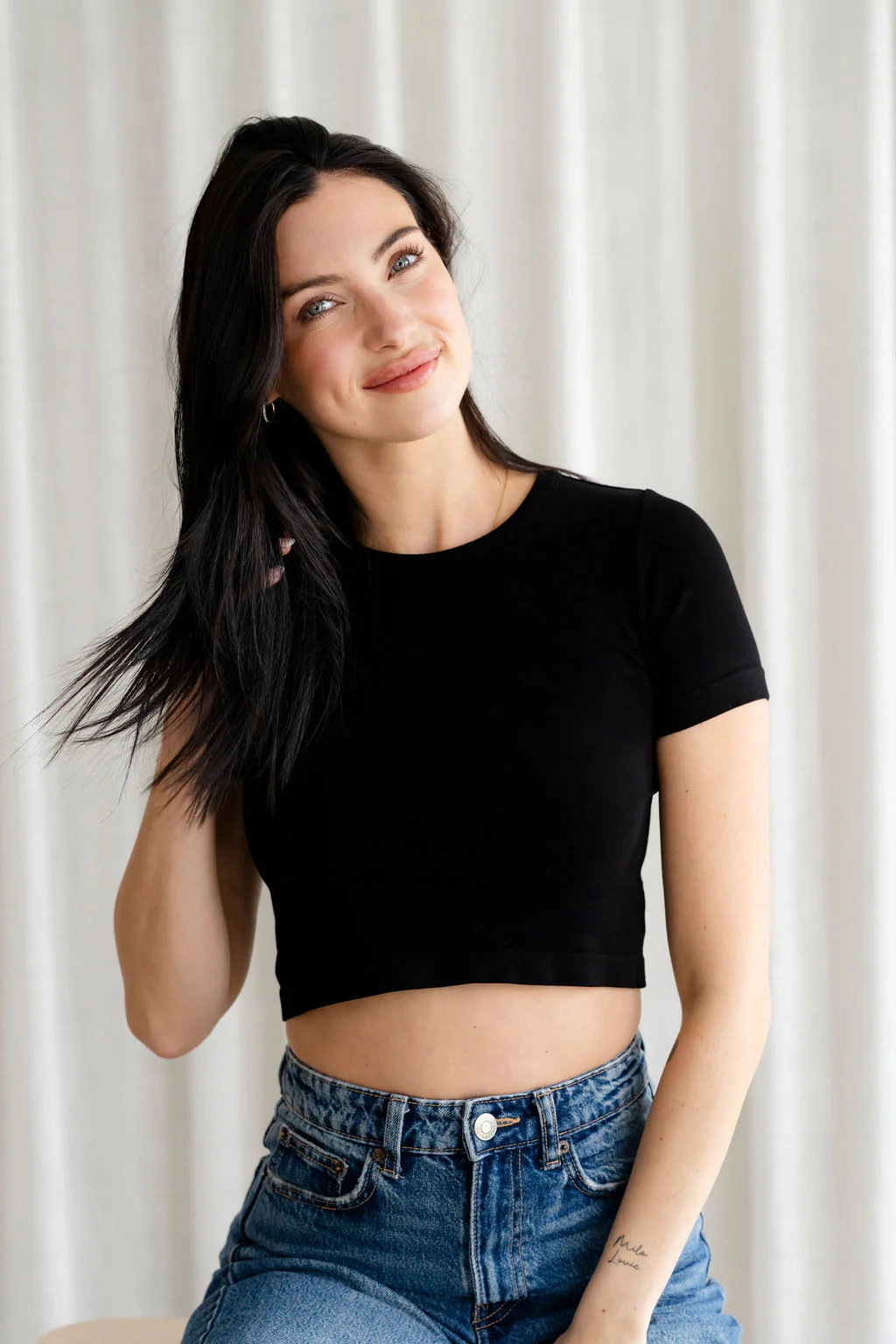 Crop top à manches courtes en bambou - noir - Image 4