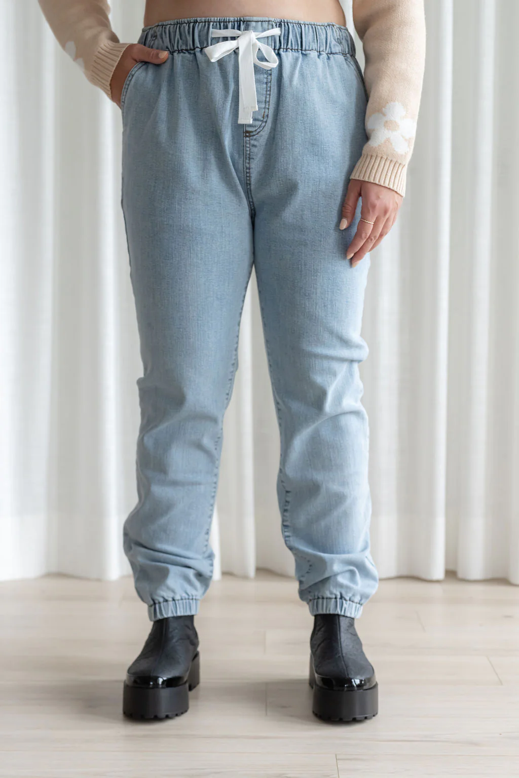 Jeans à taille élastique - bleu pâle - Image 10