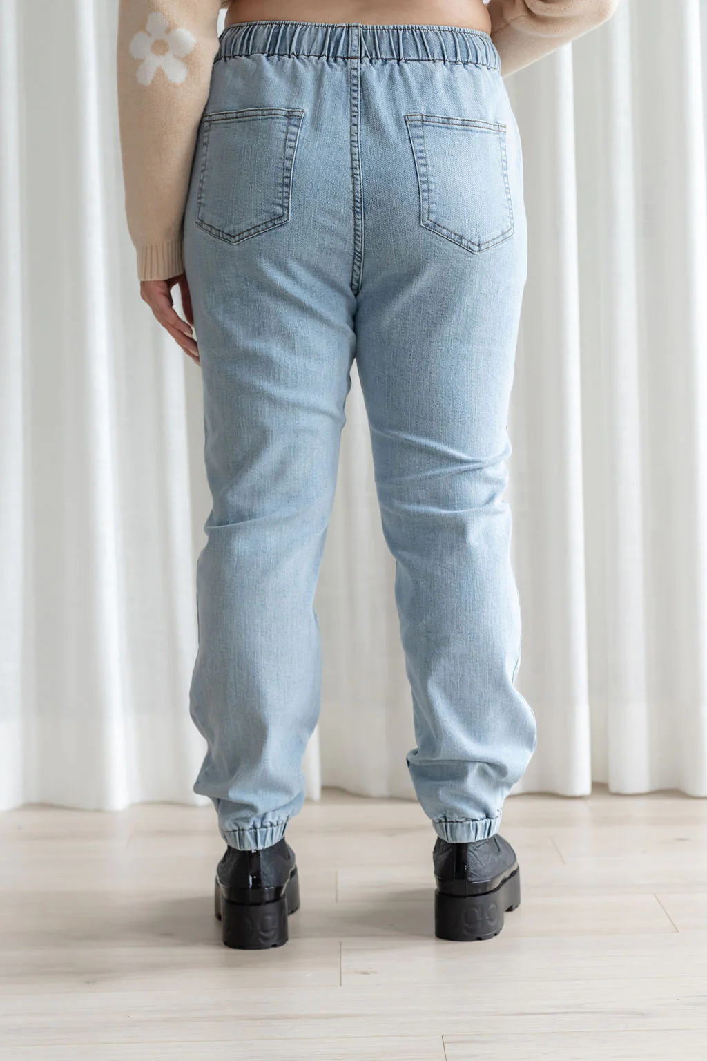 Jeans à taille élastique - bleu pâle - Image 11