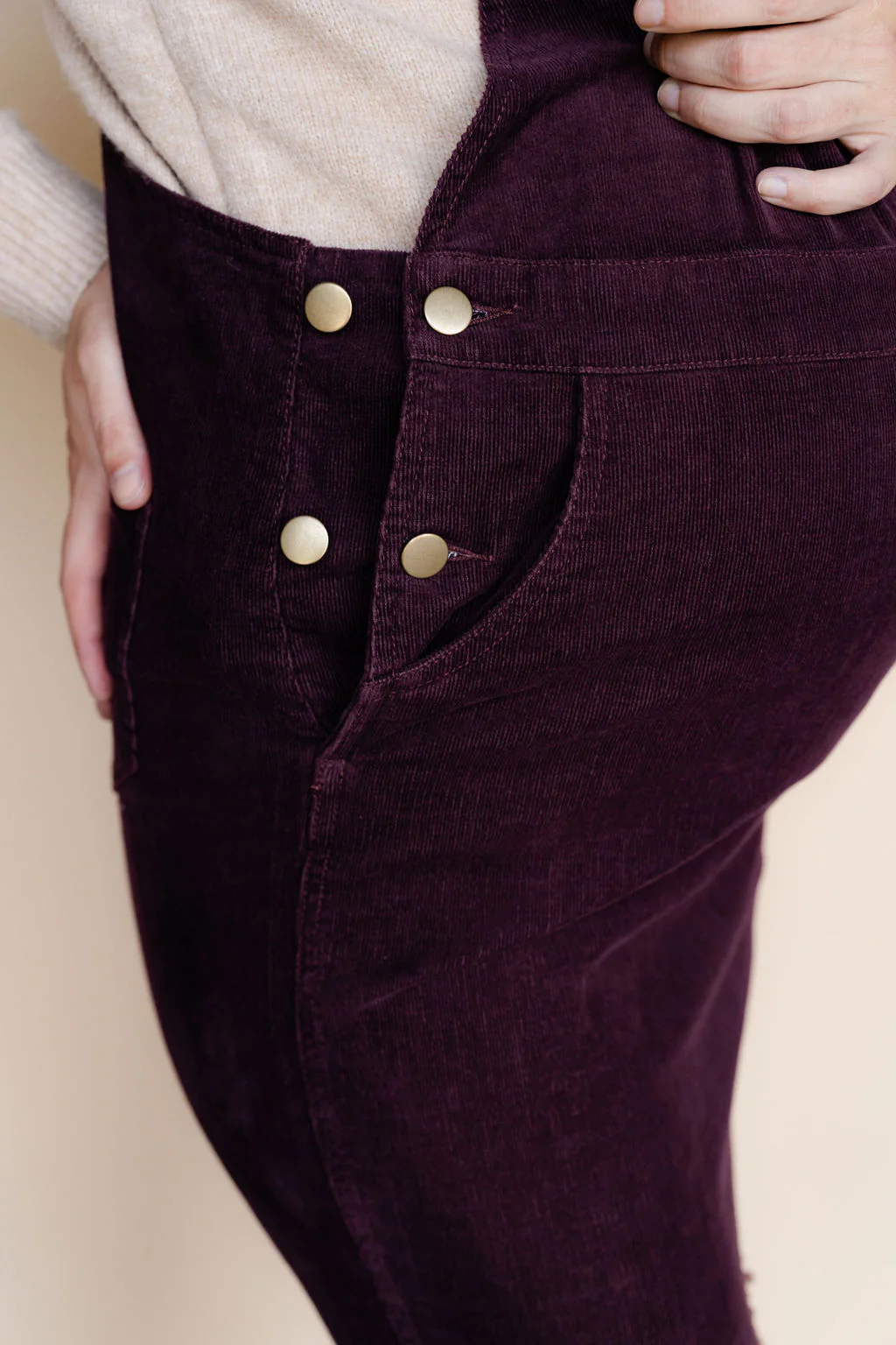 Robe salopette en corduroy - acajou - Image 5