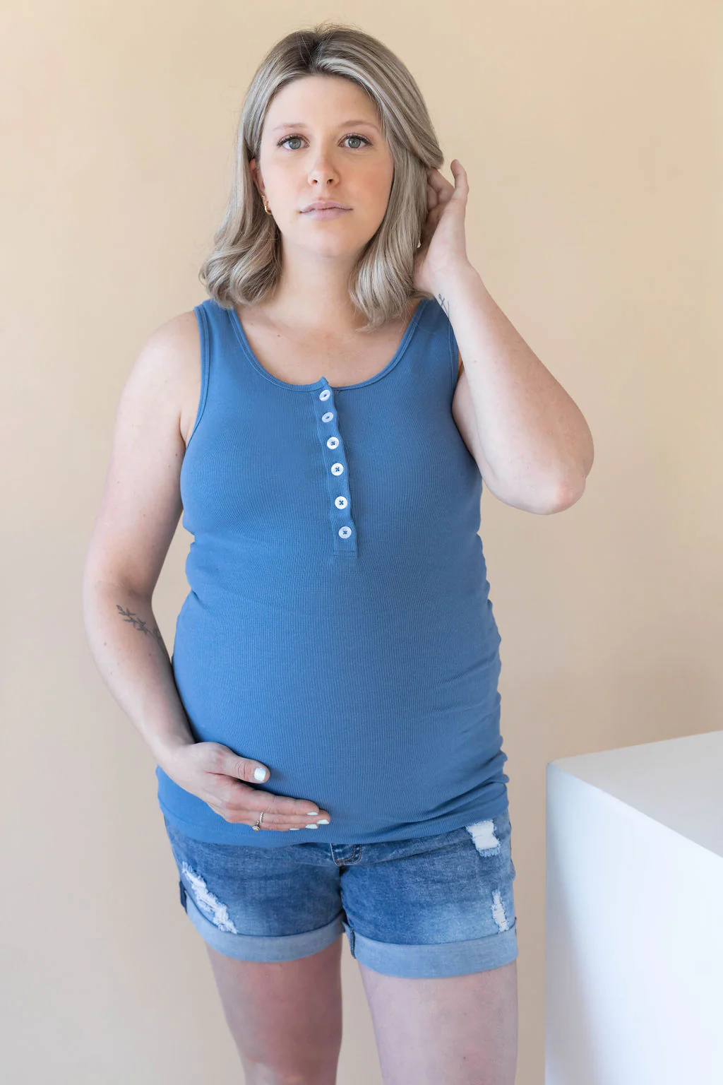 Shorts délavés avec trous - denim - Image 4