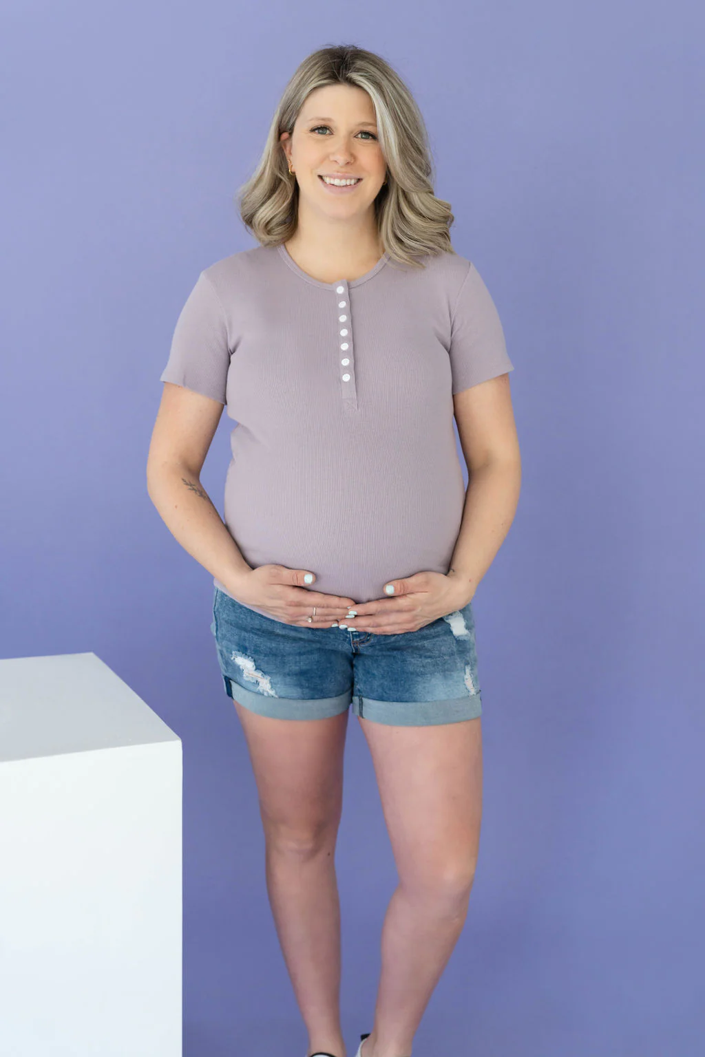 Shorts délavés avec trous - denim - Image 5