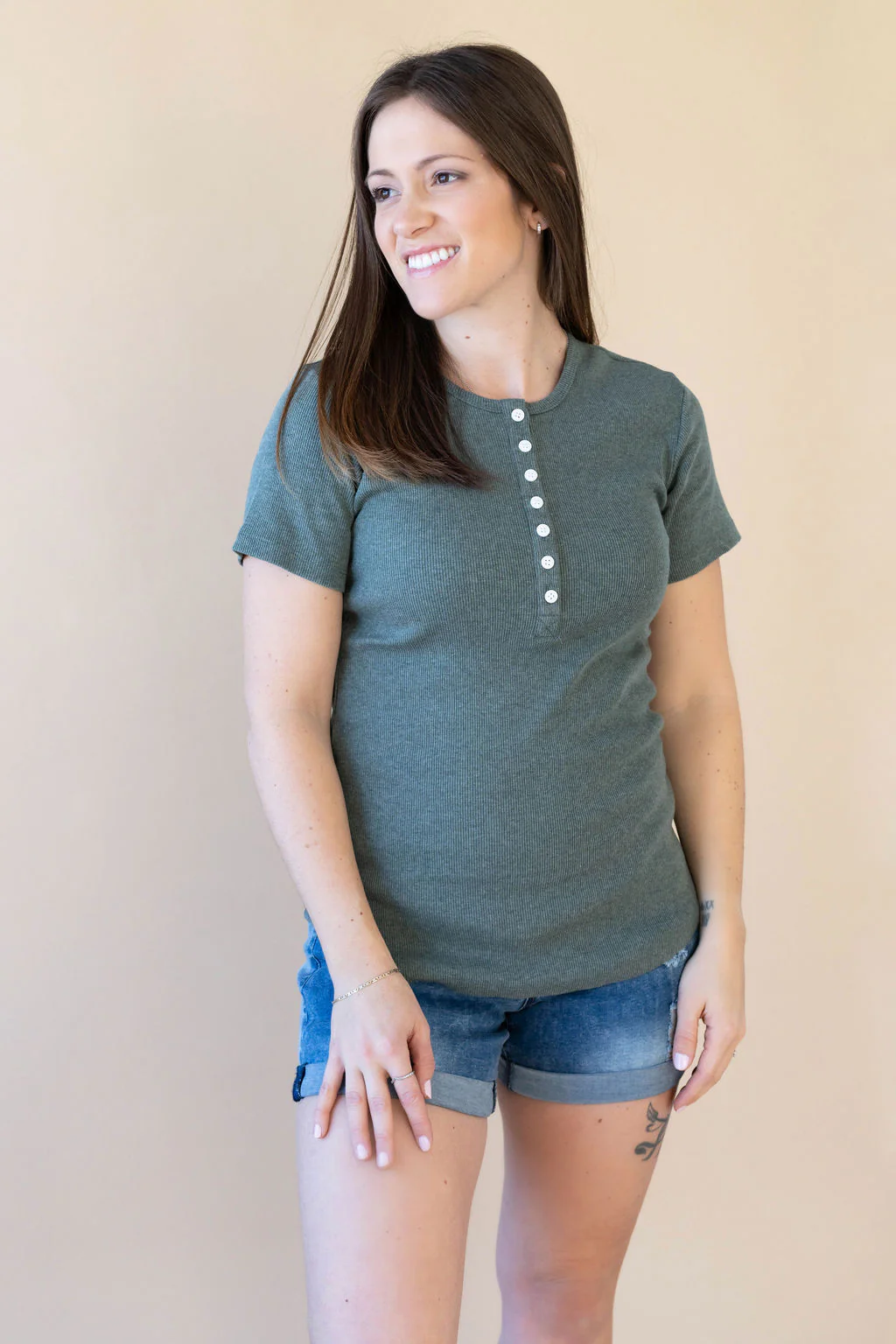 Shorts délavés avec trous - denim - Image 6