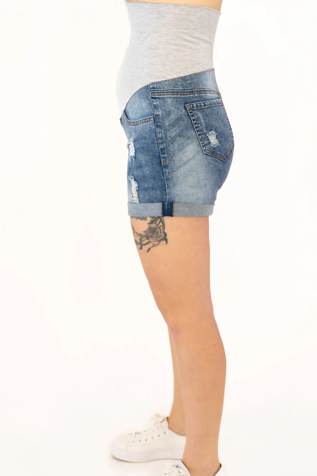 Shorts délavés avec trous - denim - Image 9